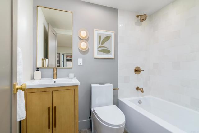 2193 Harbour Heights Rd, San Diego CA: https://media.crmls.org/mediaz/8b3d7af7-4b7f-4ace-b9ac-3e6afb13dd55.jpg