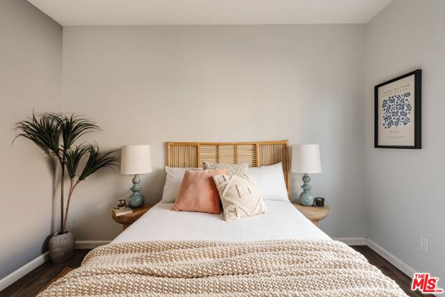 4427 Alumni Avenue, Los Angeles CA: https://media.crmls.org/mediaz/8b3d99da-e2ec-48f0-a781-2656492fe0bf.jpg