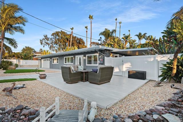 773 Puebla Street, Encinitas CA: https://media.crmls.org/mediaz/8b3dc46f-1347-4936-90f2-6eadec1cef02.jpg