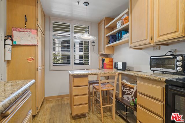 2102 Century Park Lane, Los Angeles CA: https://media.crmls.org/mediaz/8b3dd76b-481e-4303-9250-40cd58985e89.jpg