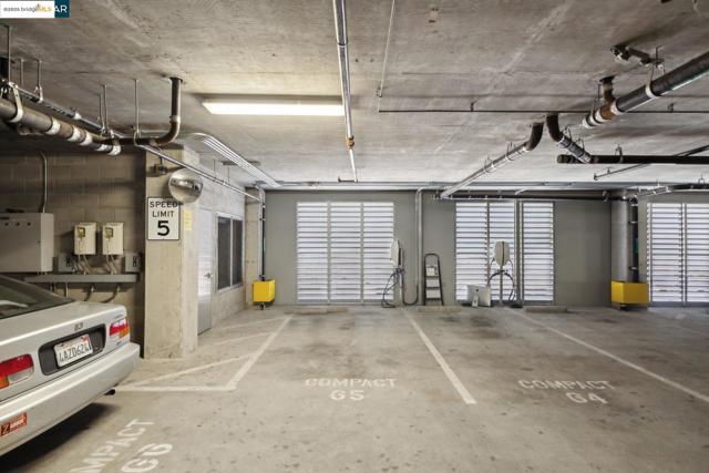 438 W Grand Ave, Oakland CA: https://media.crmls.org/mediaz/8b3e2aed-dc32-4130-822b-09d539b38a80.jpg