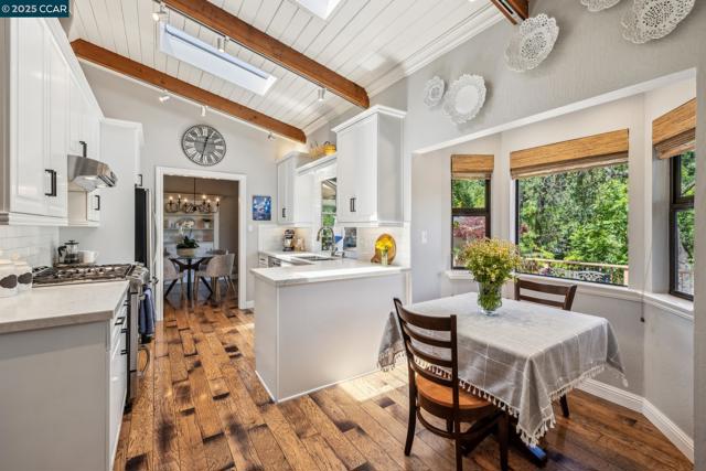 700 Golf Club Way, Pleasant Hill CA: https://media.crmls.org/mediaz/8b3ec119-85ae-45ca-9351-2932c2f6413f.jpg