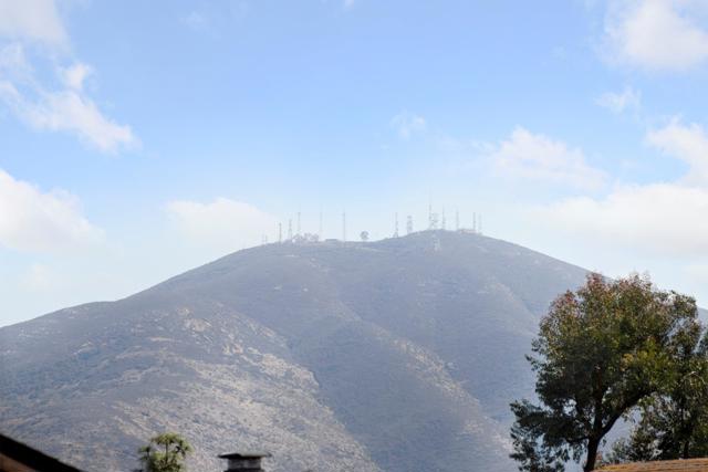 2327 Rosal Ln, Spring Valley CA: https://media.crmls.org/mediaz/8b3fa852-e94f-4db1-a338-45d22e202963.jpg