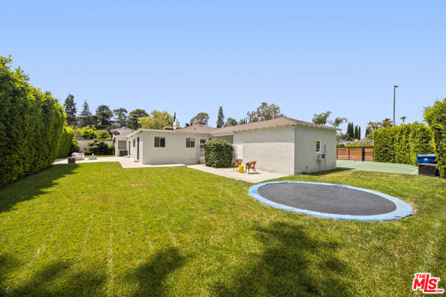 5432 Fulton Avenue, Sherman Oaks CA: https://media.crmls.org/mediaz/8b3ff350-3df1-4d1c-9ff0-d295c7d11514.jpg