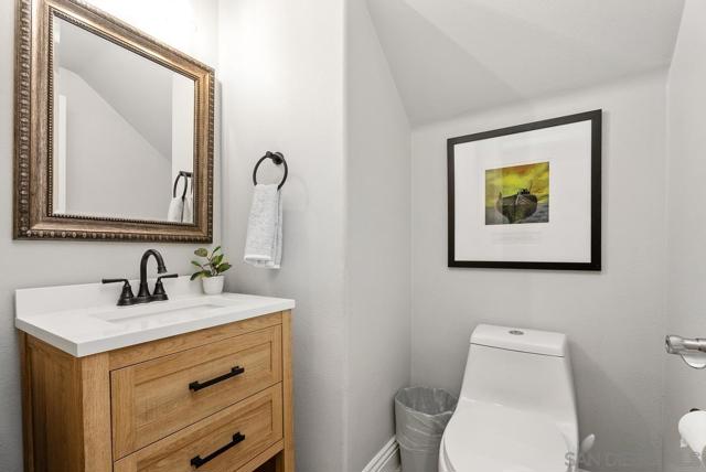 6 Reston Way, Ladera Ranch CA: https://media.crmls.org/mediaz/8b403f40-1a4a-497e-8c23-48798a684f60.jpg