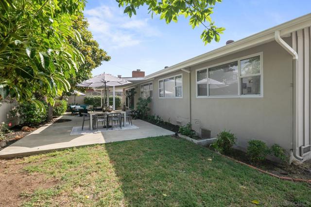 661 Balboa Avenue, Coronado CA: https://media.crmls.org/mediaz/8b405e20-708d-41e6-bed9-acba5eac36ce.jpg