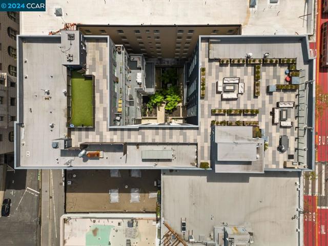 1075 Market St, San Francisco CA: https://media.crmls.org/mediaz/8b40a651-3a37-4d10-bd56-311d576b9875.jpg