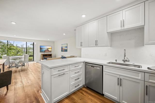 Detail Gallery Image 7 of 52 For 1552 Camino Del Mar #401,  Del Mar,  CA 92014 - 1 Beds | 2 Baths