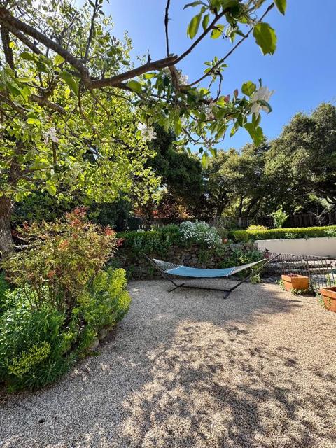 42 Upper Circle, Carmel Valley CA: https://media.crmls.org/mediaz/8b41f522-7a87-4114-905b-a823e1e18aad.jpg