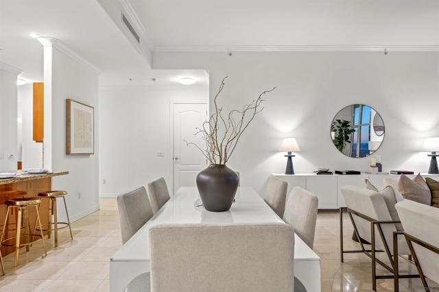 550 Front St, San Diego CA: https://media.crmls.org/mediaz/8b41f604-e794-4068-b1fd-8ef3280b2ba7.jpg