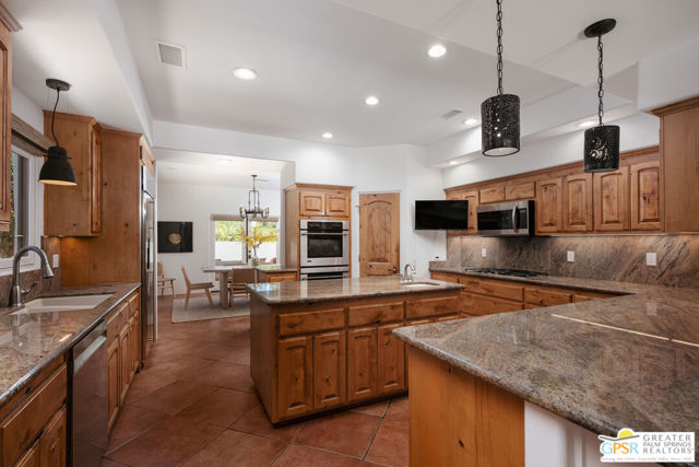 103 W Camino Encanto, Palm Springs, CA 92264