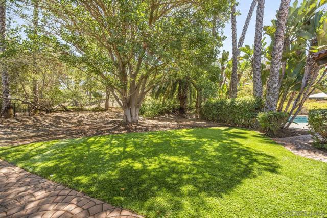 17601 Valle Verde, Poway CA: https://media.crmls.org/mediaz/8b42a3bd-3a58-4f68-92bd-68fa032247d4.jpg