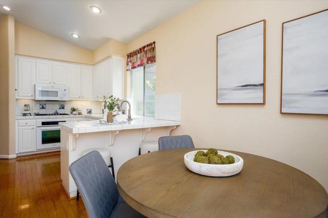 25 Windcrest Lane, South San Francisco CA: https://media.crmls.org/mediaz/8b42d64d-1be8-4571-8b2d-2db8ceb6ed51.jpg