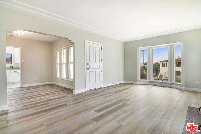 8456 Byrd Avenue, Inglewood CA: https://media.crmls.org/mediaz/8b435db7-4ddd-4ede-bf73-3402e7a1da7c.jpg