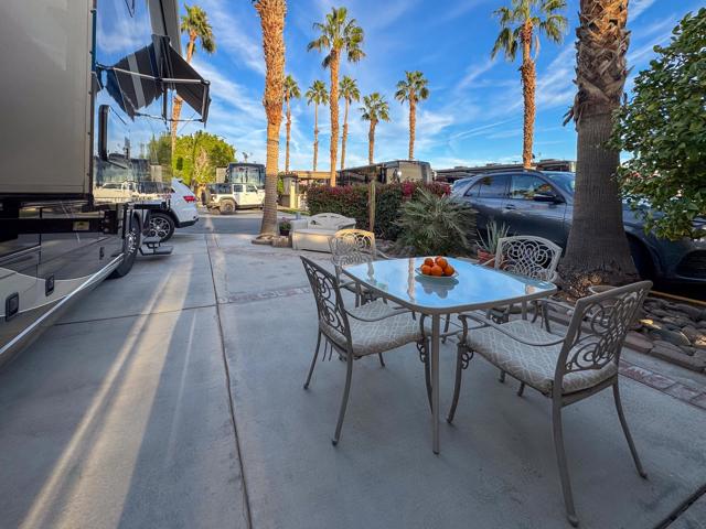 80394 Avenue 48, Indio CA: https://media.crmls.org/mediaz/8b438a50-8ac7-49e3-aee4-5289208cc783.jpg
