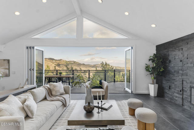 54 Saddlebow Road, Bell Canyon CA: https://media.crmls.org/mediaz/8b439d51-27e6-4b31-9a21-1488bc83a8d8.jpg