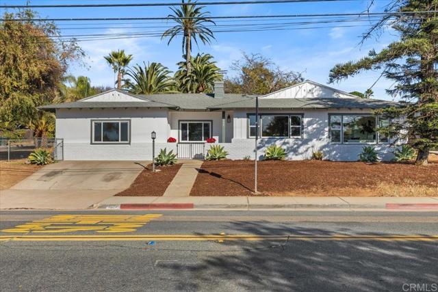 Detail Gallery Image 1 of 34 For 1800 S Juniper St, Escondido,  CA 92025 - 5 Beds | 3 Baths