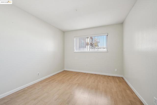 325 Kitty Hawk Rd, Alameda CA: https://media.crmls.org/mediaz/8b44c704-42ba-46b7-939c-dd4d77634925.jpg