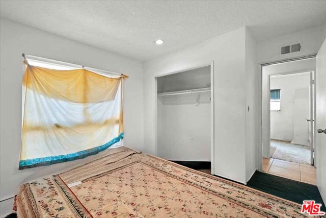 13926 Lakeside Street, Sylmar CA: https://media.crmls.org/mediaz/8b450afc-8577-4231-b28c-1a9b8b62c7c1.jpg