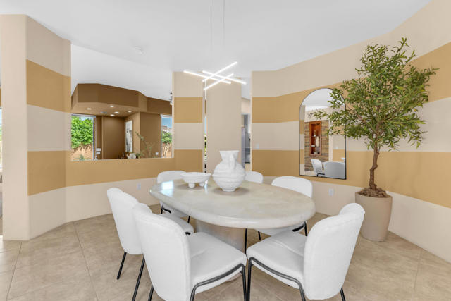 50050 Camino Privado, La Quinta CA: https://media.crmls.org/mediaz/8b452afb-d0fd-49ff-ae15-1925da552df7.jpg