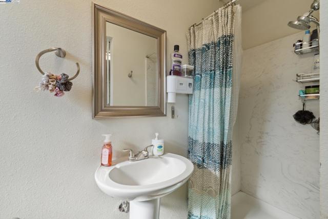 5112 Tyson Ave, Modesto CA: https://media.crmls.org/mediaz/8b454ac2-f1cf-4f61-8d7e-67dbef1e255a.jpg
