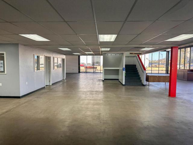 Image 5 of 58 For 1020 Auto Center Parkway