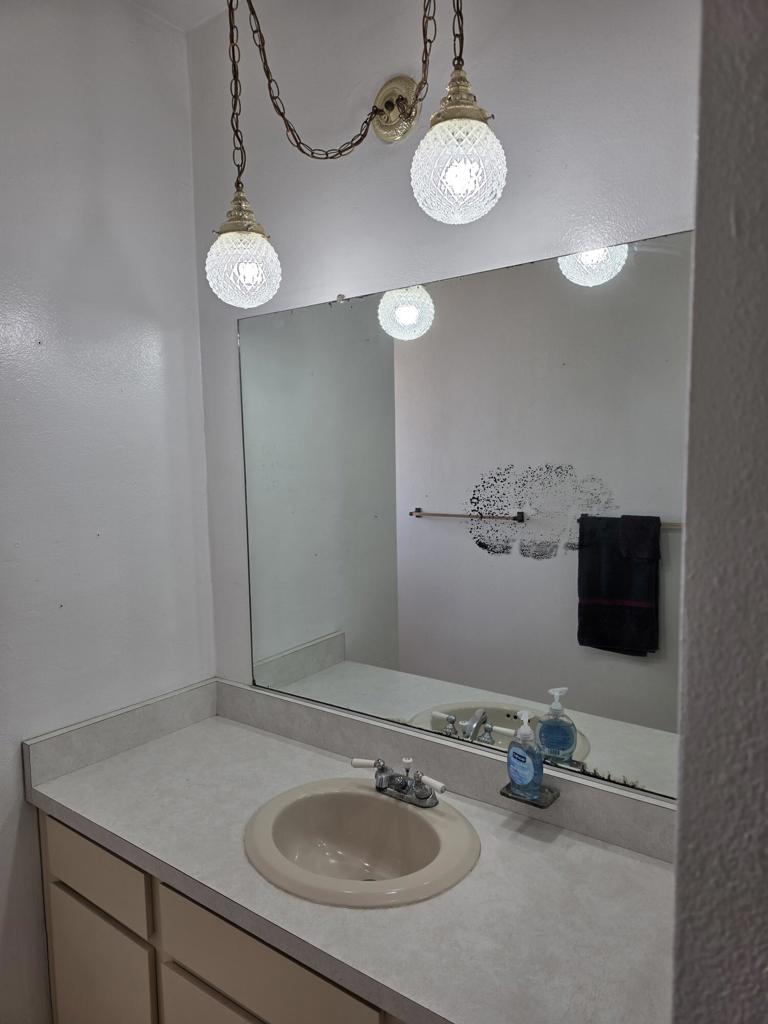 https://media.crmls.org/mediaz/8b45a010-3fe6-490e-907a-01131569d9fa.jpg?preset=X-Large
