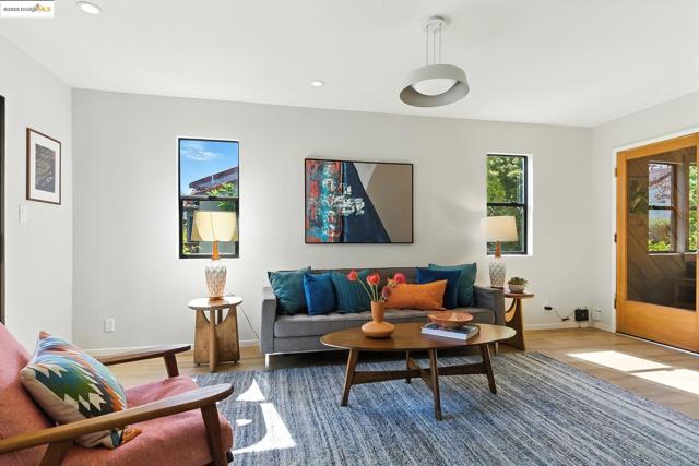 5321 Miles Ave, Oakland CA: https://media.crmls.org/mediaz/8b45a58e-c6ca-4428-a292-8d3939a40329.jpg