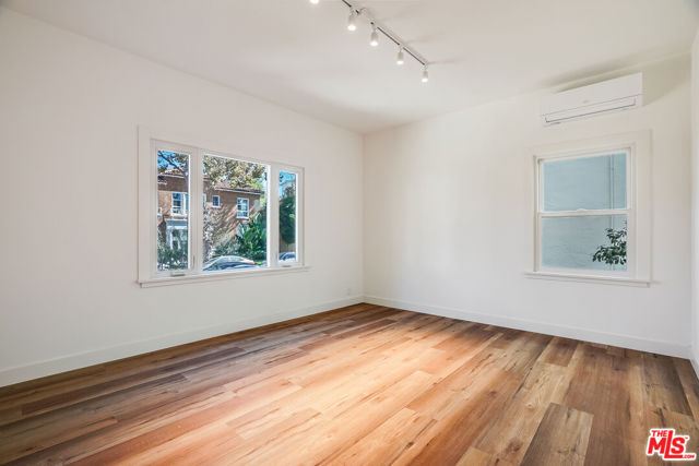 151 N Swall Drive, Beverly Hills CA: https://media.crmls.org/mediaz/8b45c38e-6fc8-4b4c-85a2-55bb3e577729.jpg