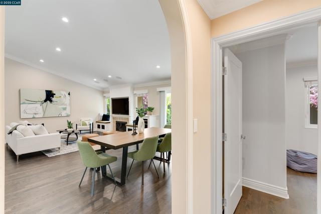 5588 Gonzalez Ct, Concord CA: https://media.crmls.org/mediaz/8b45ec2e-ab7b-436f-9e54-a85dd41bc94f.jpg