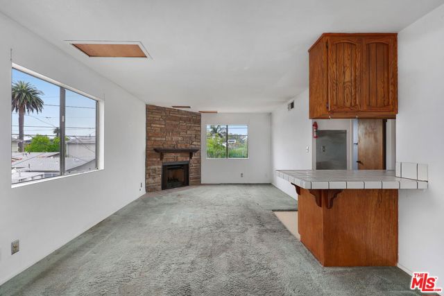 717 Marco Place, Venice CA: https://media.crmls.org/mediaz/8b468299-2f7a-4c0e-b61f-290aa6892201.jpg