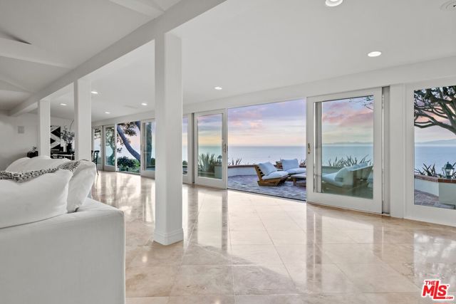 1115 Palos Verdes Drive West Drive, Palos Verdes Estates CA: https://media.crmls.org/mediaz/8b481aac-46d6-44cf-9636-093569f826dd.jpg