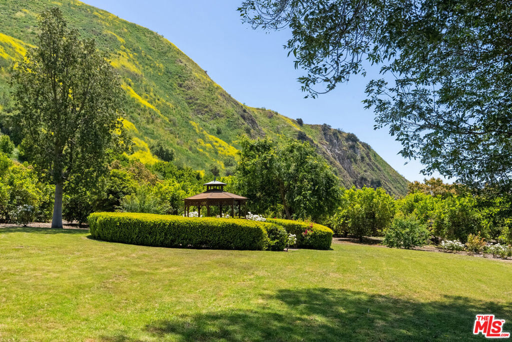 https://media.crmls.org/mediaz/8b484083-aec8-4876-b602-9b53d56aa7c9.jpg?preset=X-Large