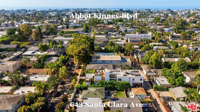 643 Santa Clara Avenue, Venice CA: https://media.crmls.org/mediaz/8b494a6a-5592-43ee-92ff-59d65f463161.jpg