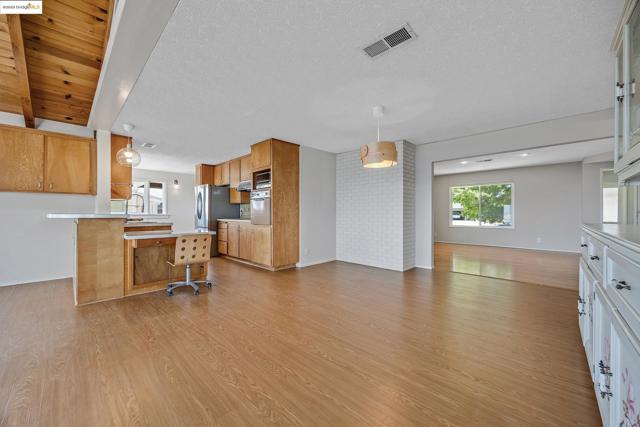 1510 Encanto, Walnut Creek CA: https://media.crmls.org/mediaz/8b499eac-e13d-4d48-930c-97786bcd6451.jpg