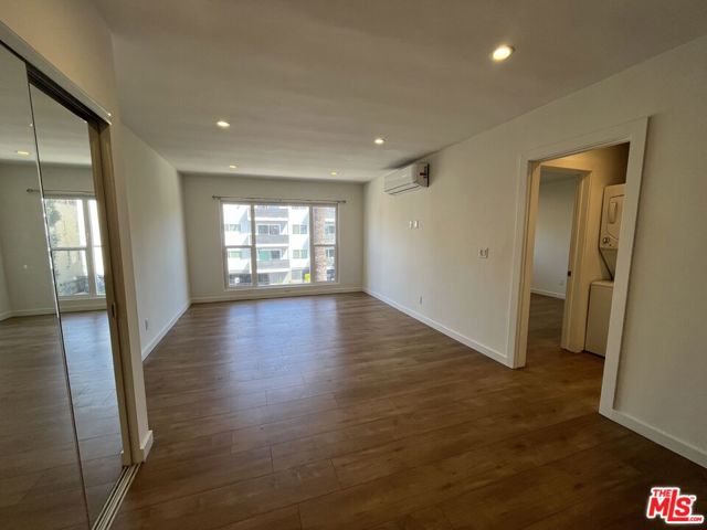 561 N Sweetzer Avenue, West Hollywood CA: https://media.crmls.org/mediaz/8b49f57a-2d73-4528-8a68-4ed1a81f3327.jpg