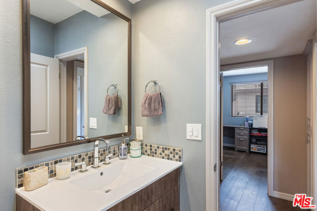 15161 Magnolia Boulevard, Sherman Oaks CA: https://media.crmls.org/mediaz/8b49fb4b-aba0-415e-af98-5a99f80d3753.jpg