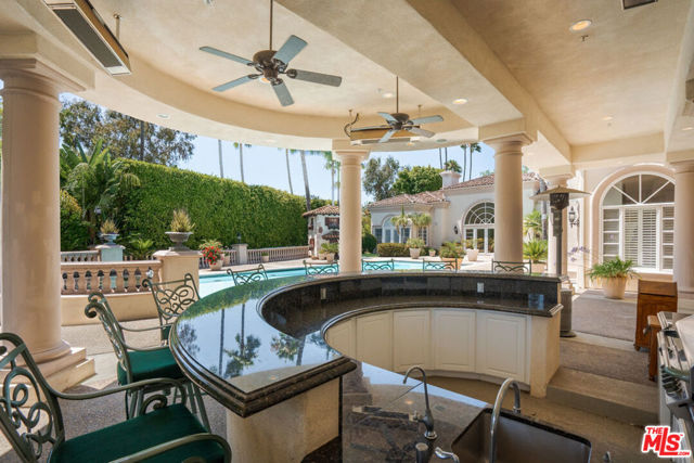 16727 Camino Sierra Del Sur Drive, Rancho Santa Fe CA: https://media.crmls.org/mediaz/8b4a0b54-97d2-4fc2-b740-8071063d3f75.jpg