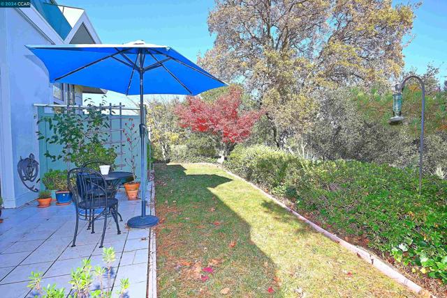 2748 Tice Creek Dr, Walnut Creek CA: https://media.crmls.org/mediaz/8b4a4e51-db72-4be3-aece-722b4bc23af7.jpg