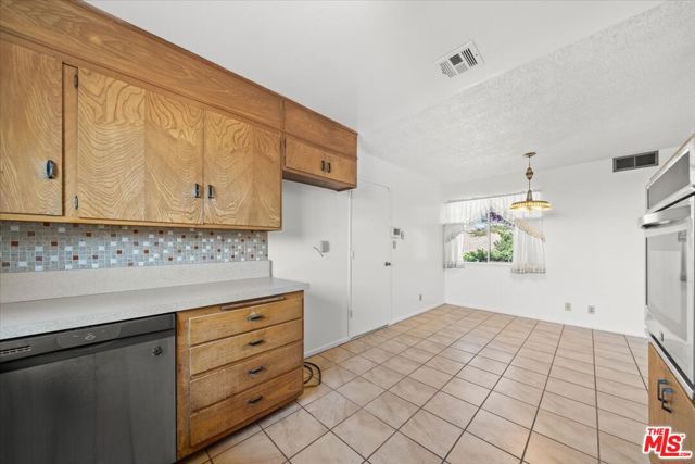 820 N 16th Street, Montebello CA: https://media.crmls.org/mediaz/8b4ac97d-96a0-4e9a-8a2f-a191b89f123d.jpg