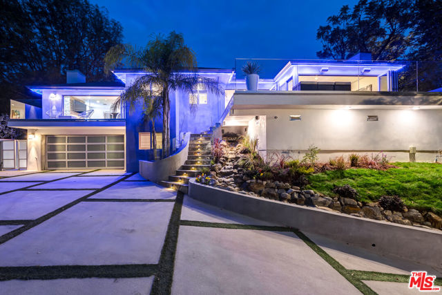 3490 Wonder View Place, Los Angeles CA: https://media.crmls.org/mediaz/8b4b055f-73c8-4beb-8823-68642a6fef9e.jpg