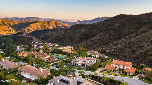 29475 Malibu View Court, Agoura Hills CA: https://media.crmls.org/mediaz/8b4b88e5-648a-440d-a202-0f3846b2c730.jpg