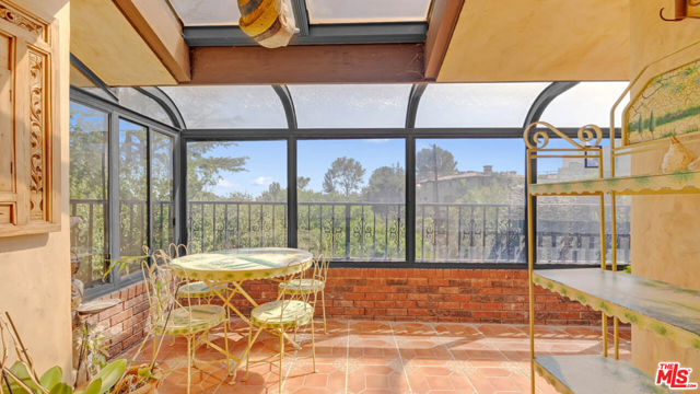 1242 Angelo Drive photo 10
