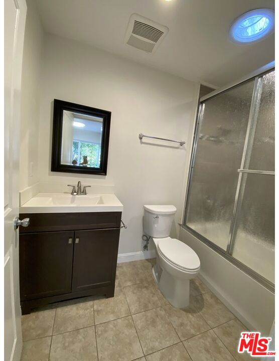 4567 Yellowstone Street, Los Angeles CA: https://media.crmls.org/mediaz/8b4c3360-e7c9-459f-bcd6-58d3726cc7ea.jpg