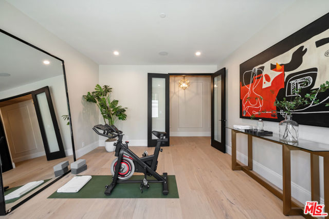5036 Woodley Avenue, Encino CA: https://media.crmls.org/mediaz/8b4c733f-8a3a-4696-aef8-bd83b5e496a9.jpg