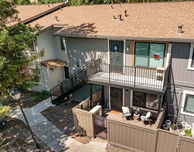 213 Ladera Plz, Union City CA: https://media.crmls.org/mediaz/8b4cfc27-7873-4028-8099-1e3ab5ecda16.jpg