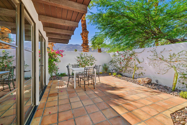 52862 Eisenhower Drive Drive, La Quinta CA: https://media.crmls.org/mediaz/8b4d19fd-1009-417f-8bcc-16985e84e4be.jpg