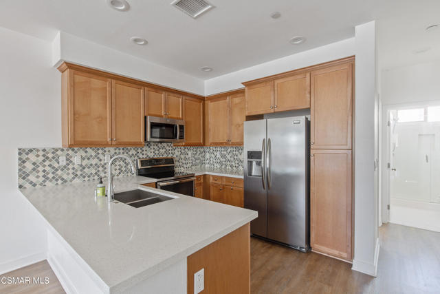 89 Jensen Court, Thousand Oaks CA: https://media.crmls.org/mediaz/8b4d621d-d90a-4abd-82b4-e2edadbb6611.jpg