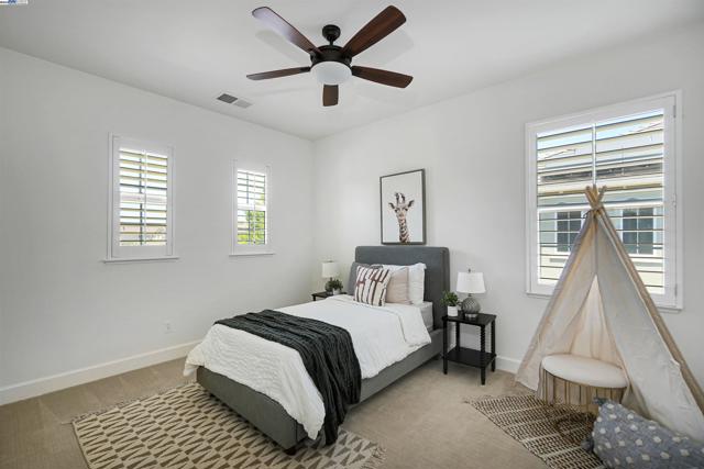 671 W Questa Trl, Mountain House CA: https://media.crmls.org/mediaz/8b4de651-f53f-43b2-a6e3-4835939d3443.jpg