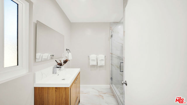 6900 Chisholm Avenue, Lake Balboa CA: https://media.crmls.org/mediaz/8b4e18b4-2538-40dc-ade6-f0d6e68dcd7d.jpg